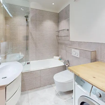 דירה Ludains 4 *